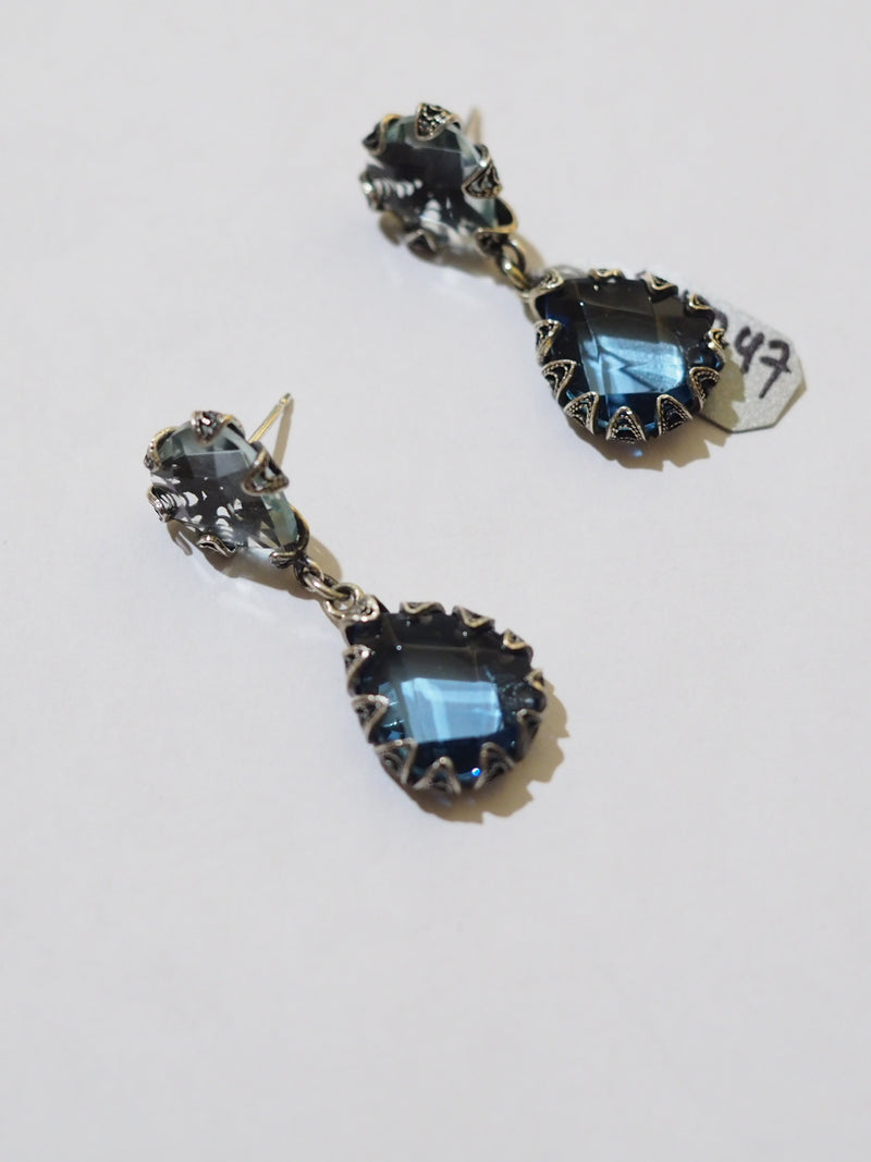Yvone Christa, orecchini pendenti in argento e aqualemuria azzurra